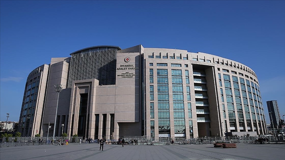 İBB’ye yönelik yolsuzluk soruşturmasında inşaat ruhsatı için “1 villa, 4 daire istendi” iddiası