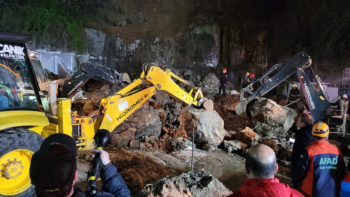 Kader oto yıkamacıda yakaladı,heyelanda baba ve 2 kızı öldü
