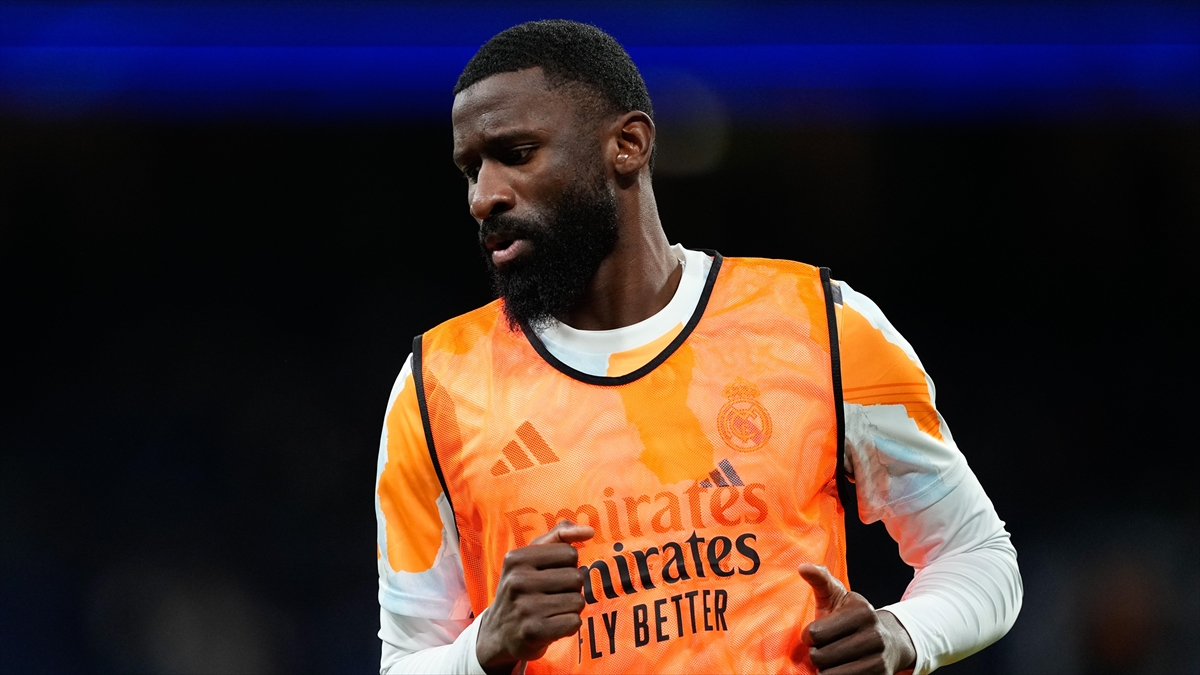 Real Madrid oyuncusu Rudiger’e “hakeme cisim fırlattığı” için 6 maç ceza