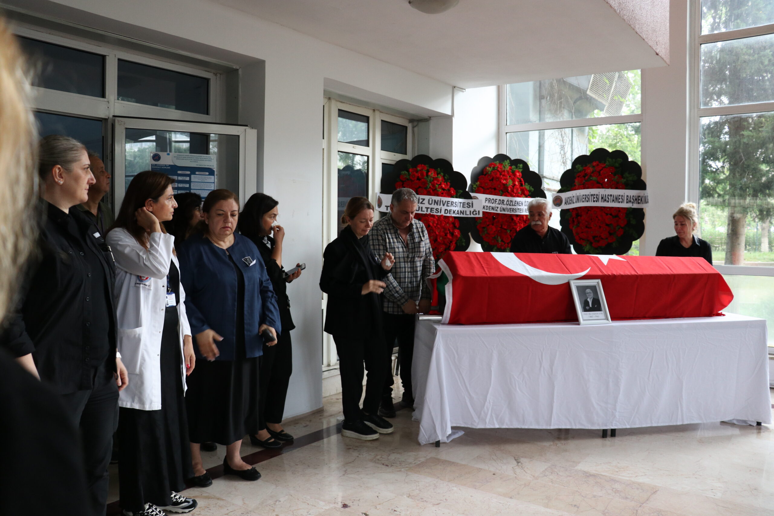 Akdeniz Üniversitesi yasta! Prof. Dr. Coşkun Usta son yolculuğuna uğurlandı