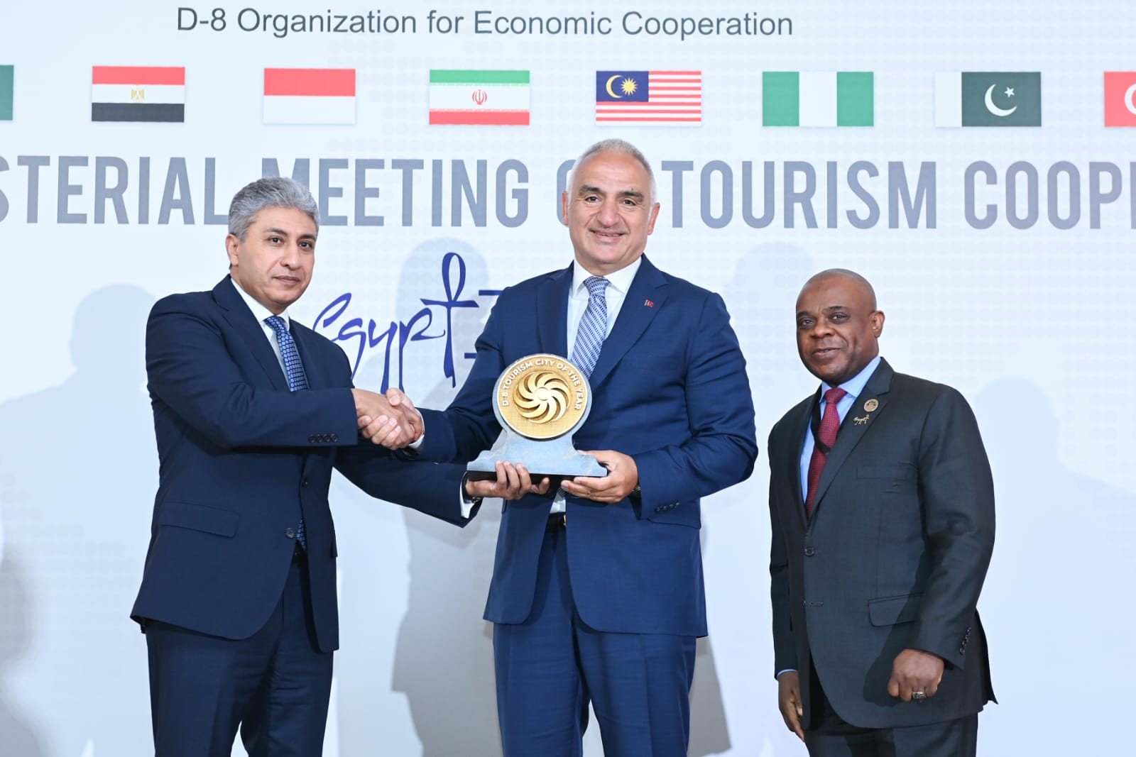 Antalya, D8 teşkilatının ilk “Yılın Turizm Şehri” olarak tarihe geçti