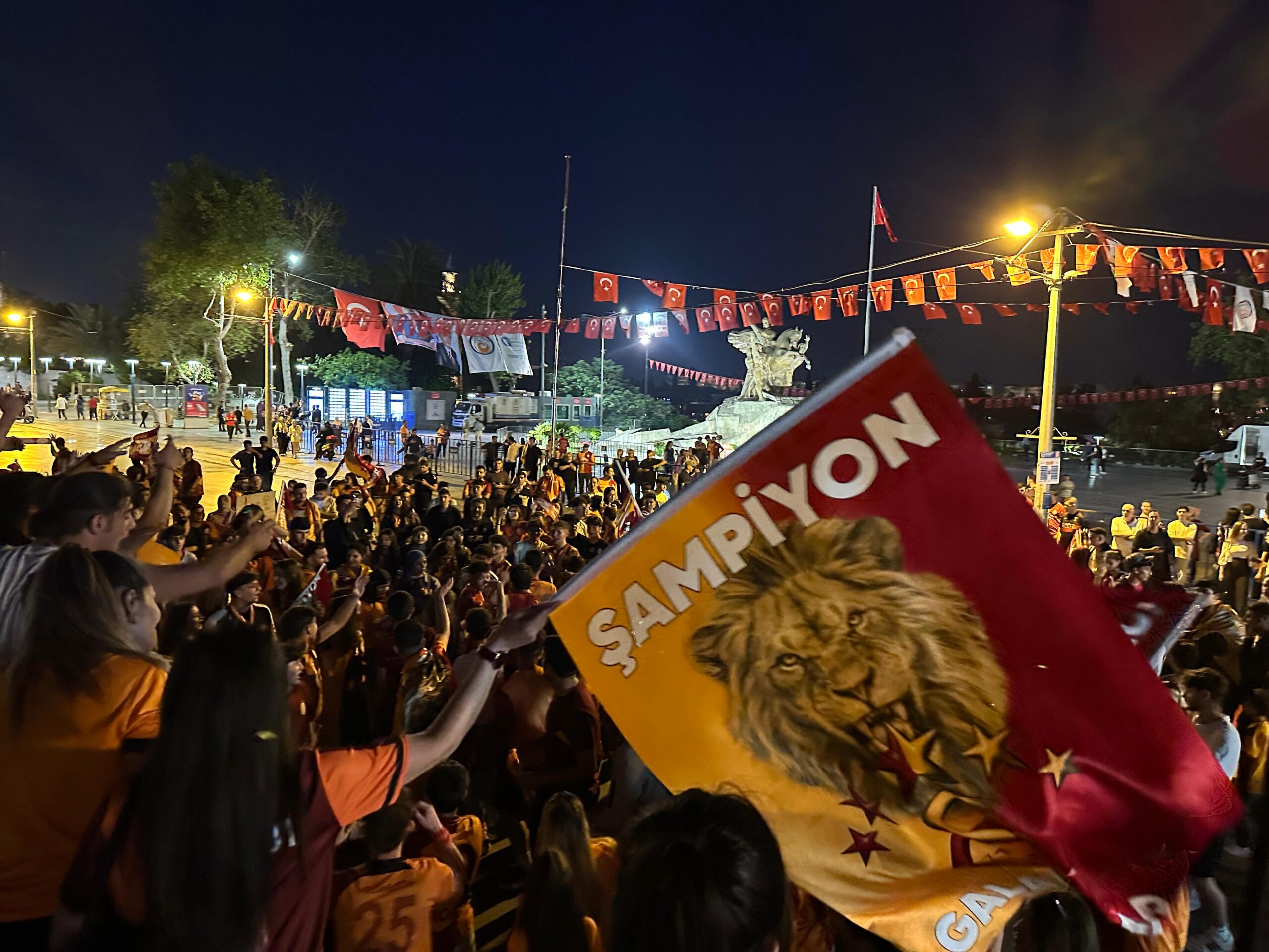 Antalya, Muğla, Burdur ve Isparta’da Galatasaray’ın şampiyonluğu kutlanıyor