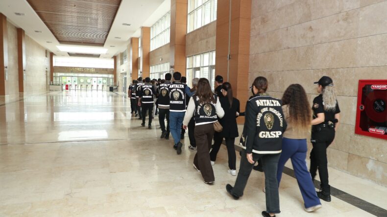 Antalya merkezli”çarşaf” isimli fuhuş operasyonunda yakalanan şüpheli tutuklandı