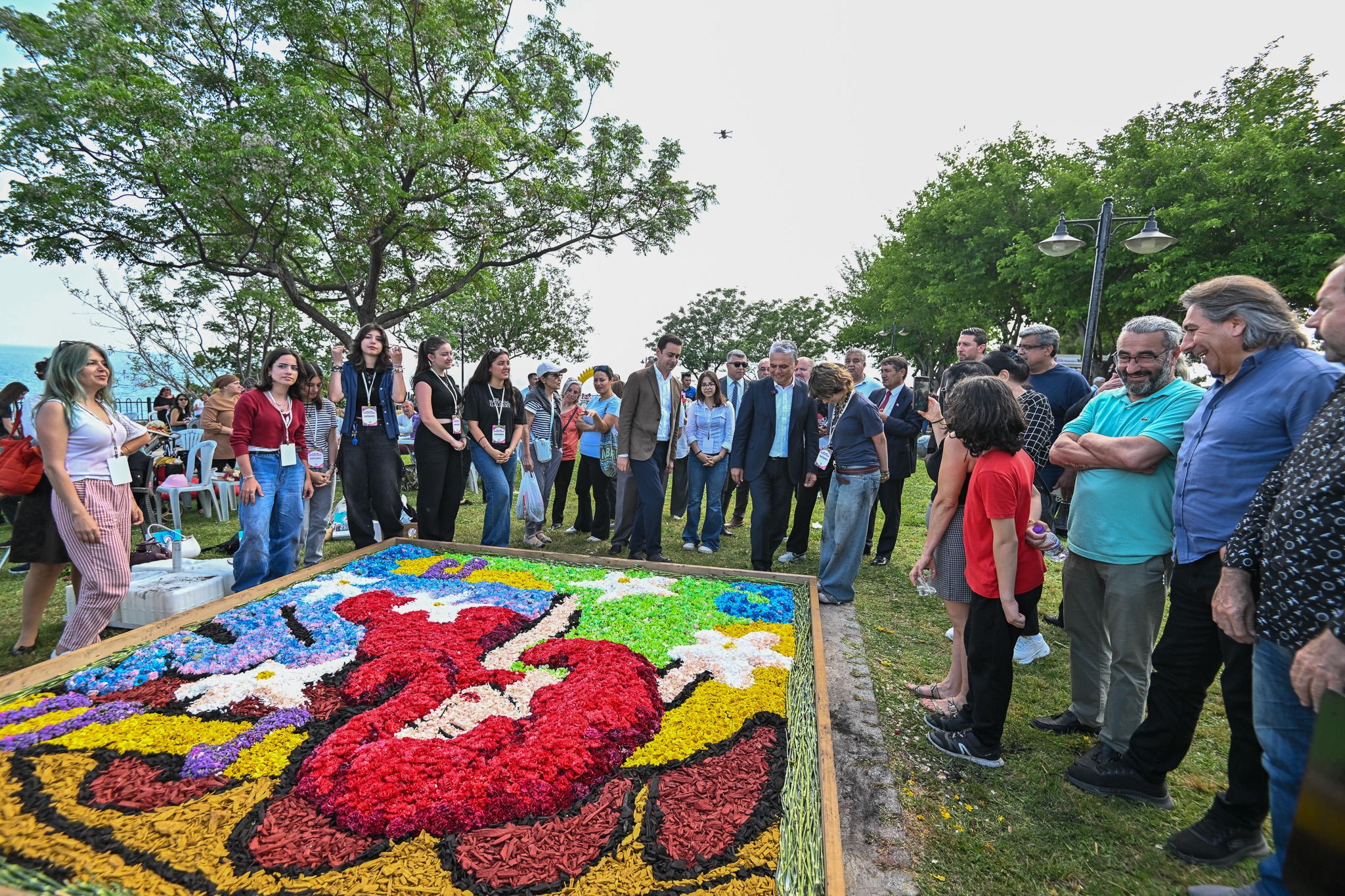 Antalya’da “Çiçek Desenleri Günleri” Yarışması boyunca 115 bin dal çiçek kullanıldı