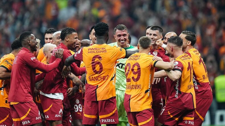 Beşinci yıldızı takan Galatasaray sezonu çifte kupayla kapattı