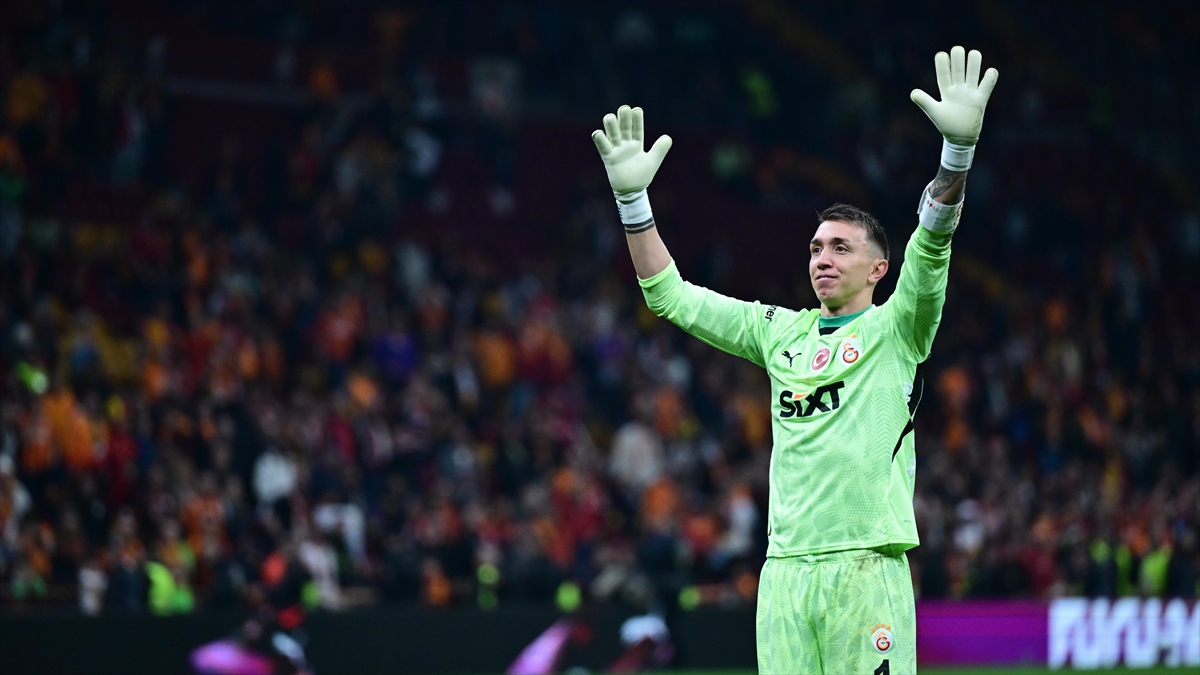 Fernando Muslera, Süper Lig’de 8. şampiyonluk için gün sayıyor