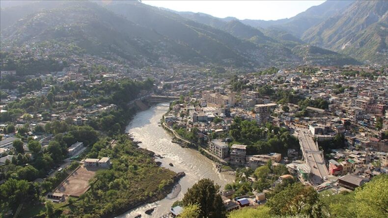 Hindistan, Chenab Nehri üzerindeki Baglihar Barajı’ndan Pakistan’a su akışını kesti