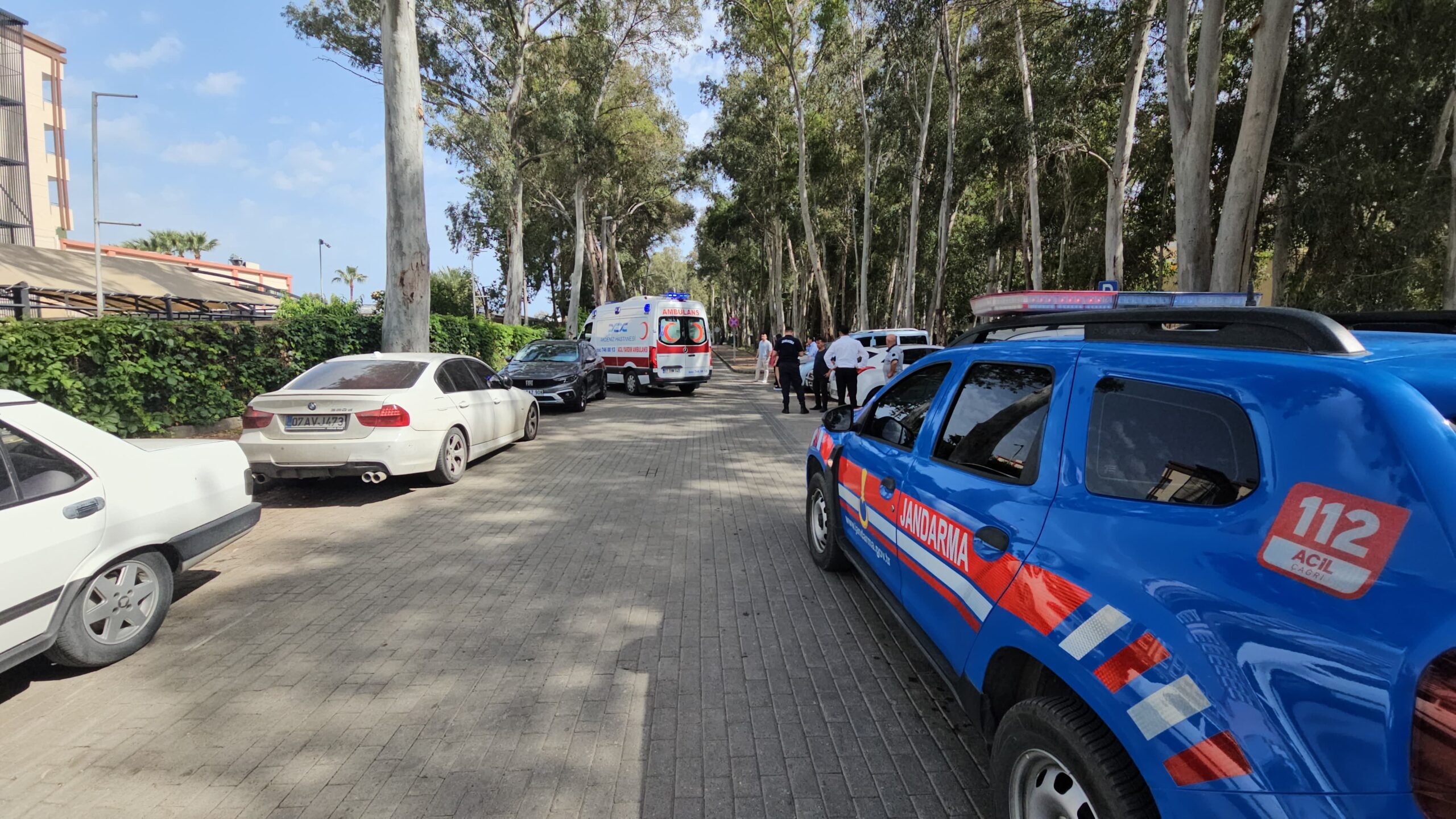 Kamyonet kasasından frlayan yolcu ağır yaralandı