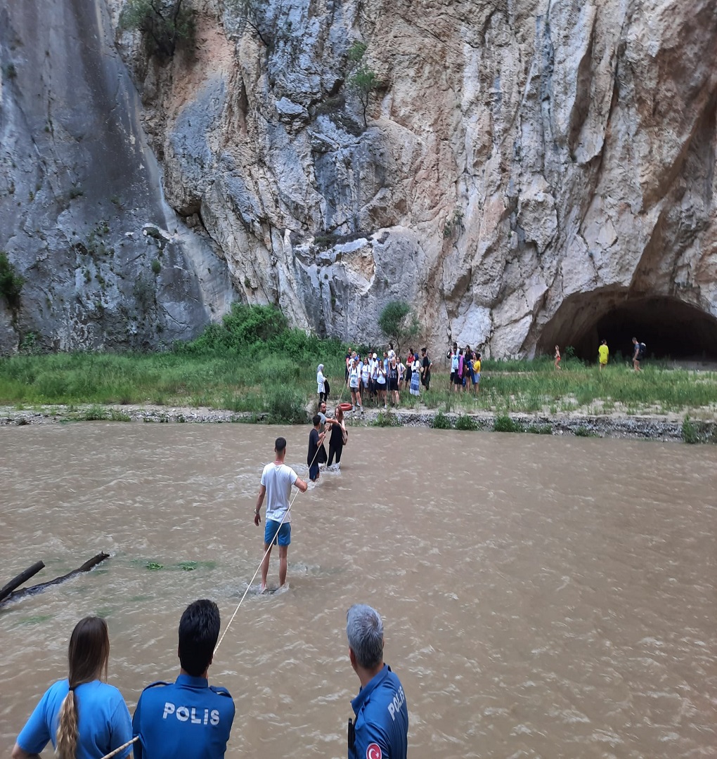 Kapıkaya Kanyonu’nda debinin yükselmesiyle heyacanlı anlar yaşandı