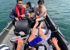 Sapanca Gölü’nde 3 kişi jandarma ekiplerince kurtarıldı
