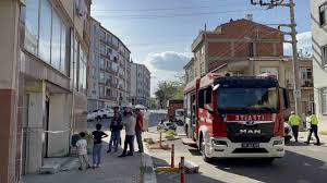 Otomobilini tamir ederken aracının altında kalarak öldü