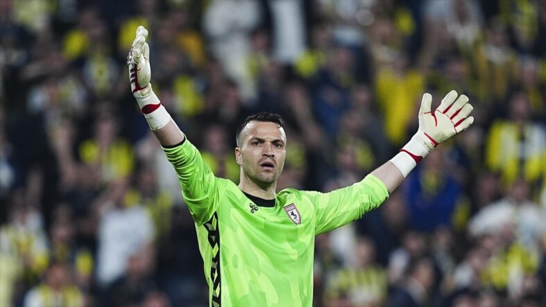 Okan Kocuk, süper Lig’de sezonun vazgeçilmezi oldu