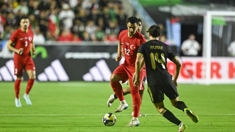 kalpgazetesi.com-A Milli Futbol Takımı, ABD kampındaki ikinci hazırlık maçında Meksika'ya 1-0 mağlup oldu.