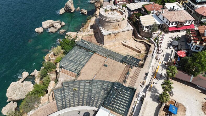 kalpgazetesi.com-Antalya'nın kültürel mirası tarihi Hıdırlık Kulesi açık hava müzesi olacak