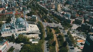 kalpgazetesi.com-Arnavutluk’un başkenti Tiran’da bulunuyoruz.