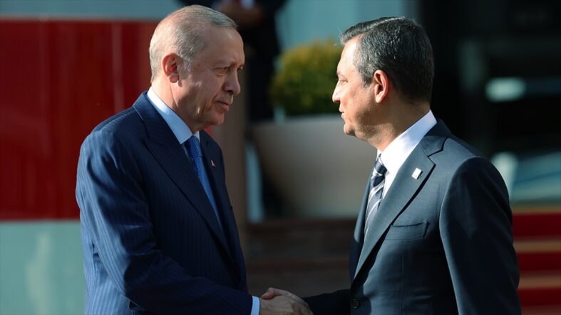 kalpgazetesi.com-Cumhurbaşkanı Erdoğan'dan CHP Genel Başkanı Özel'e geçmiş olsun telefonu