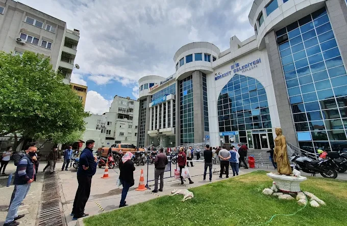 Edremit Belediyesi’nde düzenlenen rüşvet operasyonunda 6 kişi gözaltına alındı