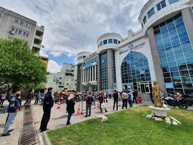 Edremit Belediyesi’nde düzenlenen rüşvet operasyonunda 6 kişi gözaltına alındı