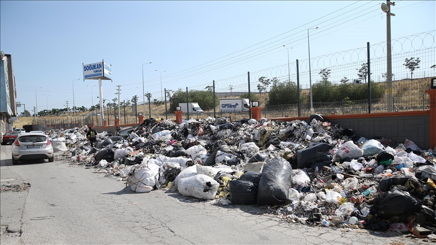 100 Metre Boyunca Yayılan Atıklar…