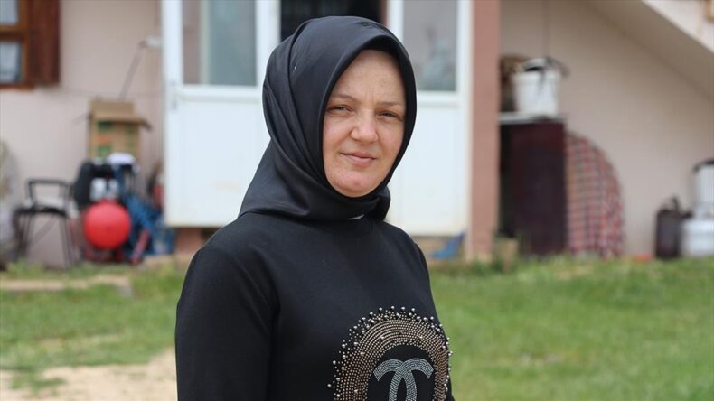 Muhtar olan eşinin ölümü üzerine 54 köyü bulunan ilçenin ilk kadın muhtarı oldu