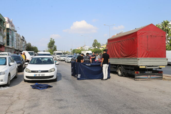 kalpgazetesi.com-Antalya'da 61 yaşındaki adam park halindeki aracında ölü bulundu