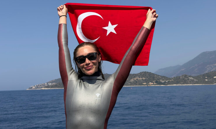 Antalya’da düzenlenen serbest Dalış Türkiye Şampiyonası’nda Şahika Ercümen, 4 altın madalya kazandı