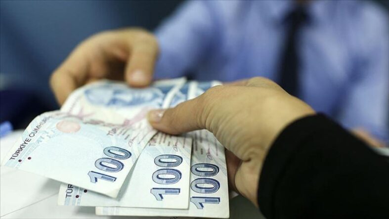 kalpgazetesi..com-En düşük emekli aylığının artırılmasına yönelik düzenlemeyi de içeren kanun teklifi komisyonda kabul edildi