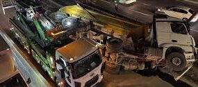 kalpgazetesi.com-İSTANBUL - Kağıthane'de devrilen kamyonun sürücüsü yaralandı