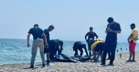 Konyaaltı Sahilinde Erkek Cesedi Bulundu