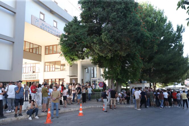 kalpgazetesi.com-Manavgat Belediye Başkan Yardımcısı M.E.T'e, rüşvet operasyonu Baklava kutusundan avrolar çıktı