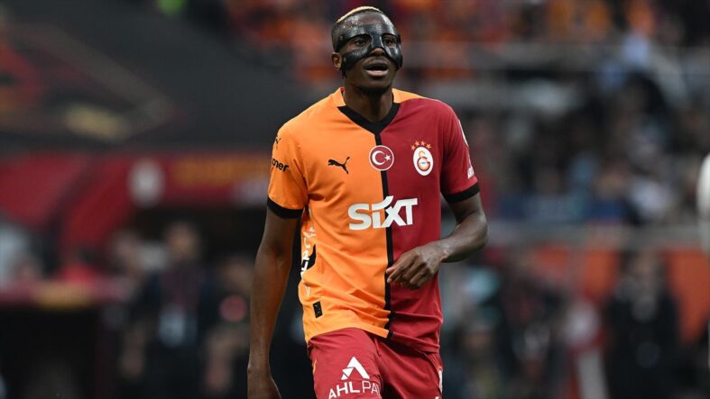 kalpgazetesi.com-Napoli, Nijeryalı santrfor Victor Osimhen'i hazırlık kampı kadrosuna çağırmadı