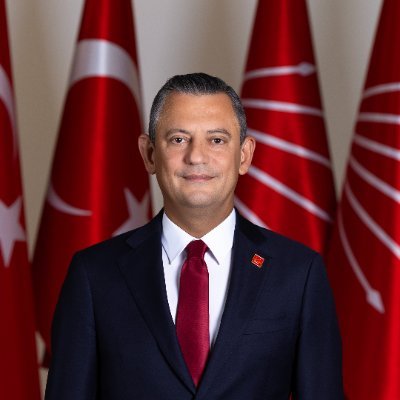 kalpgazetesi.com-Özgür Özel 25 milyon seçmenin oy verdiği CHP'li ve DEM Parti'li belediye başkanlarını, seçmenine hizmetten kopardılar