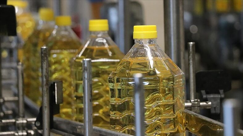 kalpgazetesi.com-Yağlık ayçiçeği 400 bin ton ham ayçiçeği yağı ithalatında yüzde 20 gümrük vergili tarife kontenjanı açıldı.