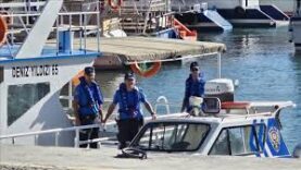 Havale Geçiren Bebek, Deniz Polislerince Ambulansa Ulaştırıldı