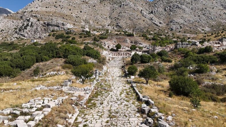 kalpgazetesi.com-Burdur Sagalassos Antik Kenti'ndeki 1800 yıllık Odeon gün yüzüne çıkıyor