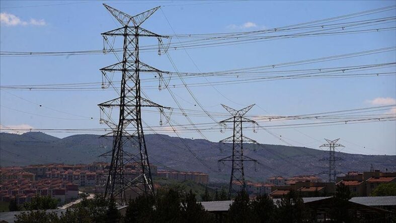 55 Yılın en sıcak yazı: Elektrik fiyatları rekor kırdı, vatandaş zam yükü altında