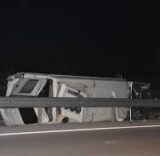 Otomobil ile midibüsün çarpıştığı kazada 10 kişi yaralandı