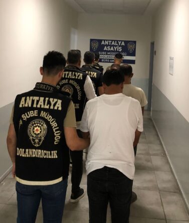 kalpgazetesi.com-Alo çetesi çökertildi Antalya'da 4 dolandırıcı tutuklandı