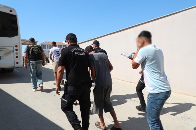 kalpgazetesi.com-Antalya'da suç çemberi daraldı 80 Kişi kıskıvrak yakalandı!