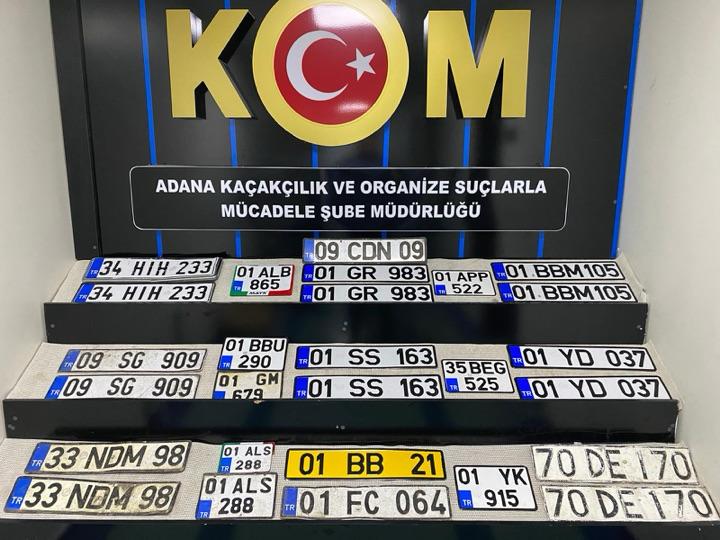 Bir işyerinden 27 sahte araç plakası ele geçirildi