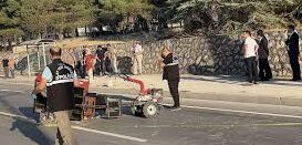 kalpgazetesi.com-Burdur'da tarım aracı ile 2 otomobilin karıştığı kazada 1 kişi hayatını kaybetti