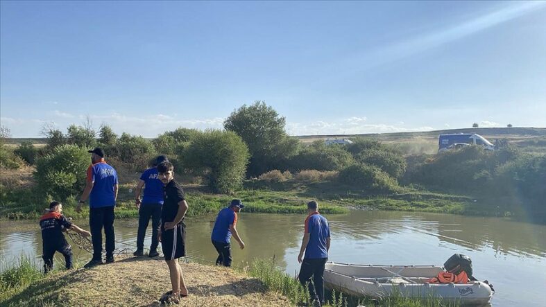 kalpgazetesi.com-DİYARBAKIR - Serinlemek için suya giren genç boğuldu