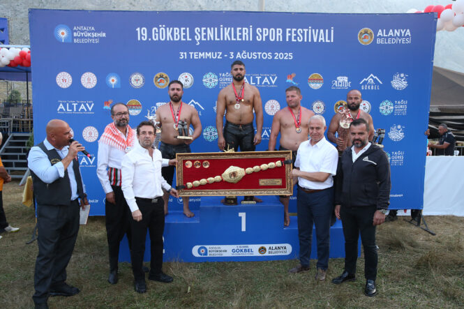 kalpgazetesi.com-Finalde rakibini yenen Enes Doğan başpehlivanlığa ulaştı