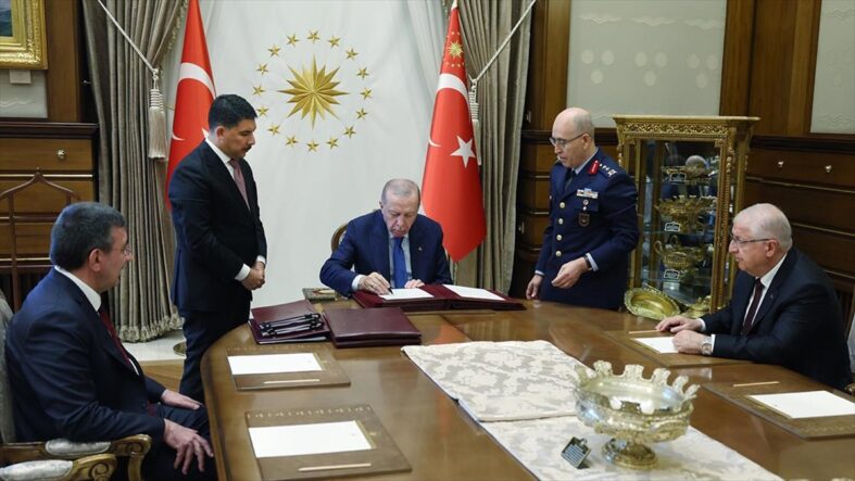 kalpgazetesi.com-Genelkurmay'da Devir Teslim Genelkurmay Başkanlığına Orgeneral Selçuk Bayraktaroğlu atandı