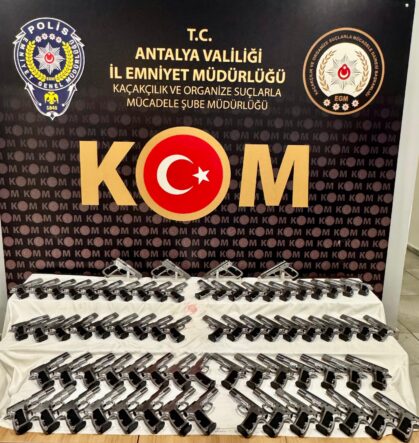 kalpgazetesi.com-Koliden çıkan ölüm Antalya'da Kargo silah çetesi çökertildi