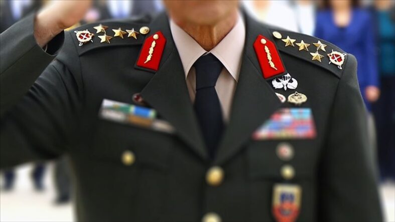 kalpgazetesi.com-Komuta kademisinde yeni dönem General ve amiral atamaları Resmi Gazete'de