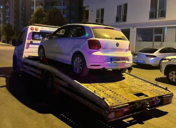 kalpgazetesi.com-Mersin'de Drift yapan sürücüye ağır ceza Ehliyetine 5 yıl 2 ay el konuldu, araç trafikten men edildi