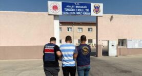 Kesinleşmiş hapis cezası bulunan 2 firari yakalandı
