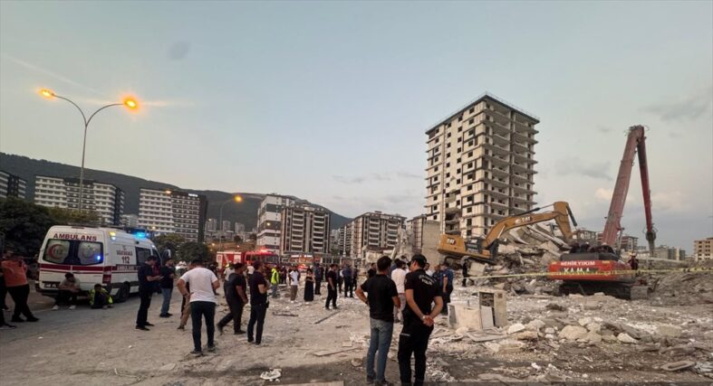 kalpgazetesi.comyıkım altında