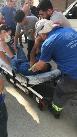 kalpgazetesi.com-Adana'da sokakta şok saldırı! Temizlik görevlisi baba-oğul tarafından darp edildi